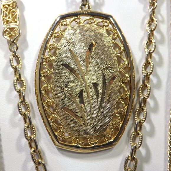 Vintage 3 Strand Necklace, Gold Plated, Goldette Style, Floral Pendant, 1960s - Picture 6 of 9